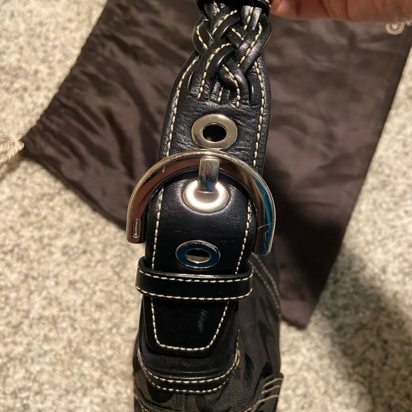 Authentic Coach Signature Black Shoulder Bag - Picture 3 of 6